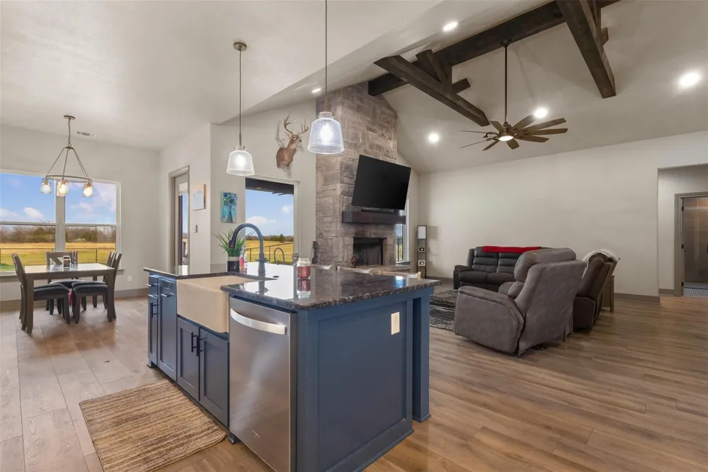 170 Rolling Hills Boulevard Alvord, TX 76225