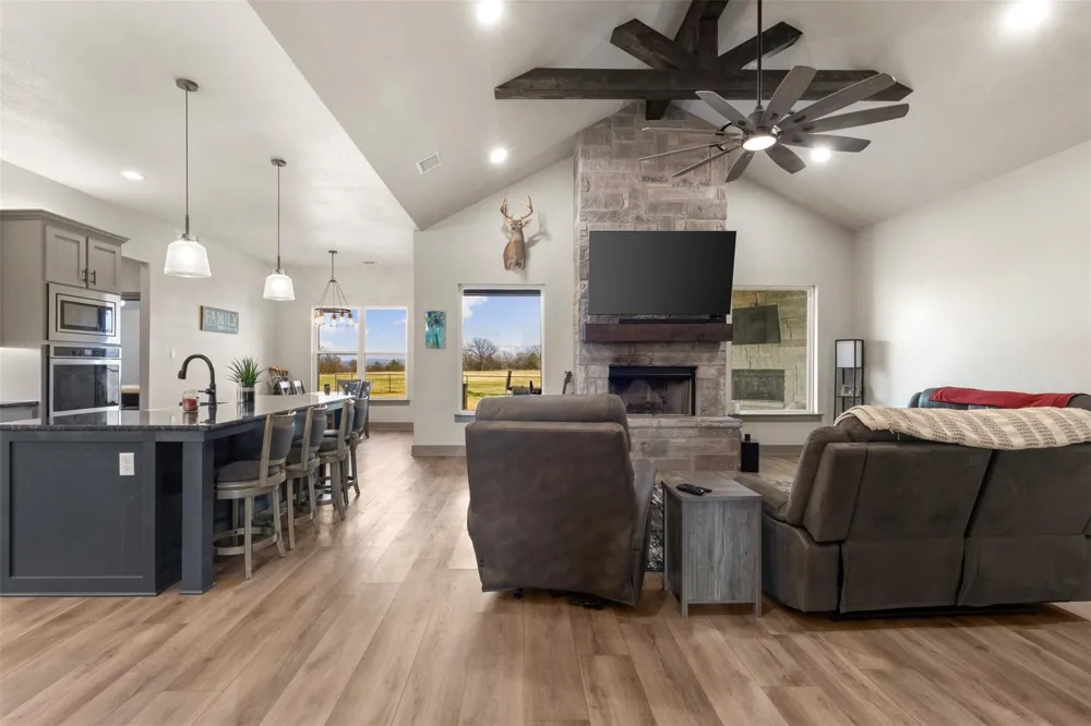 170 Rolling Hills Boulevard Alvord, TX 76225