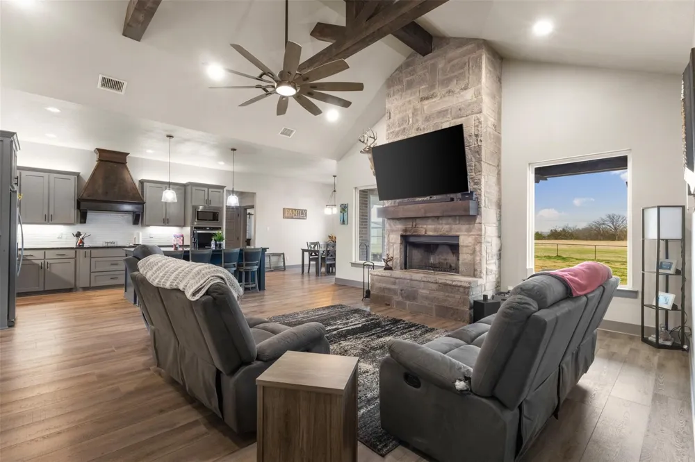 170 Rolling Hills Boulevard Alvord, TX 76225