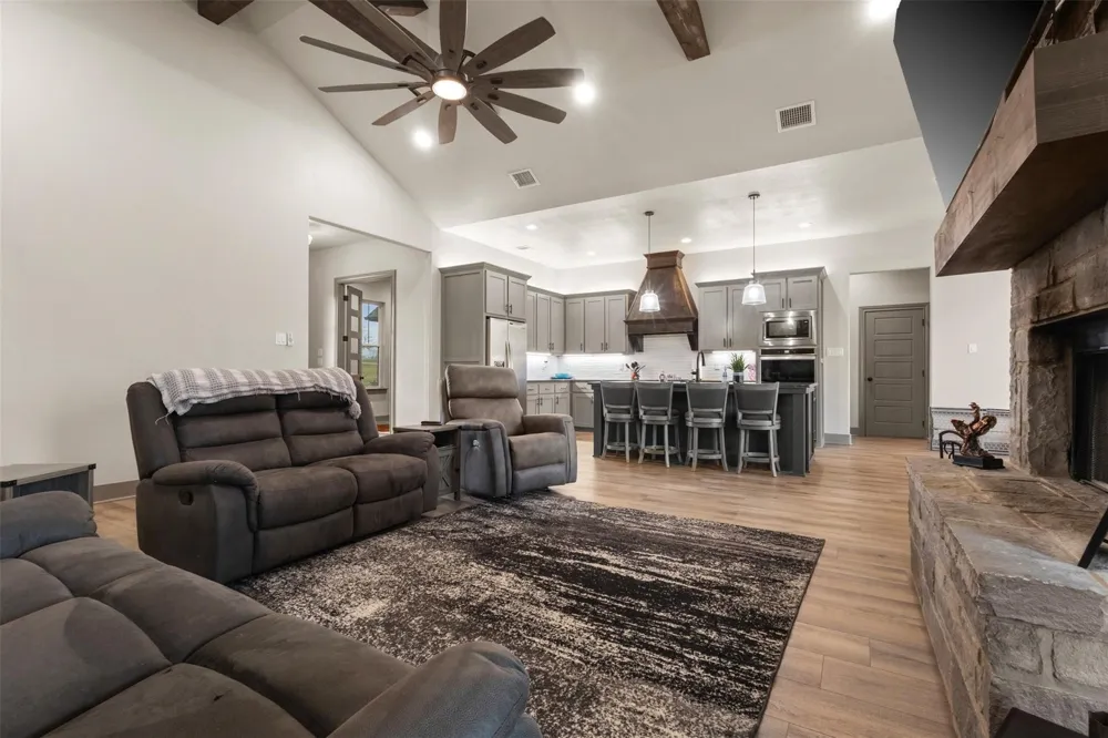 170 Rolling Hills Boulevard Alvord, TX 76225