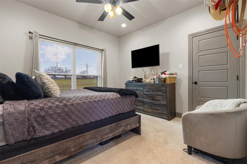 170 Rolling Hills Boulevard Alvord, TX 76225