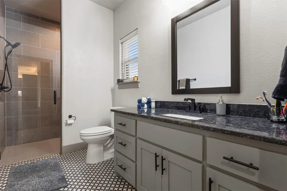 170 Rolling Hills Boulevard Alvord, TX 76225