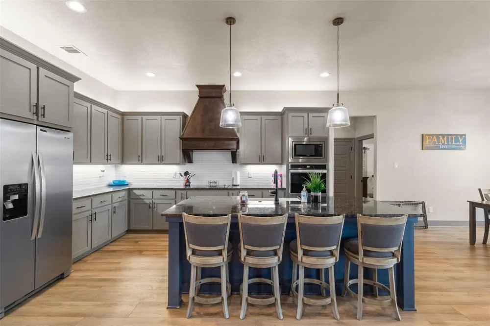 170 Rolling Hills Boulevard Alvord, TX 76225