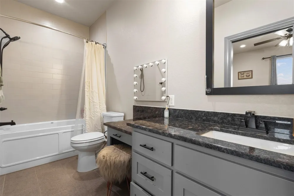 170 Rolling Hills Boulevard Alvord, TX 76225