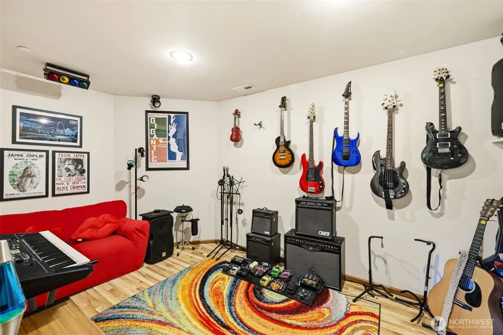 11033 169th Place NE Redmond, WA 98052
