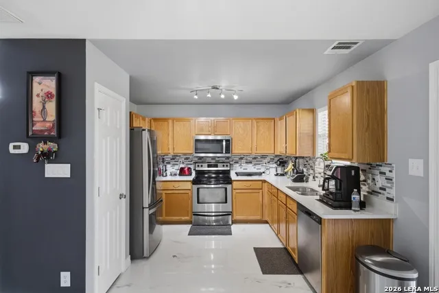 9007 Lilac Hl Universal City, TX 78148