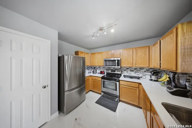 9007 Lilac Hl Universal City, TX 78148