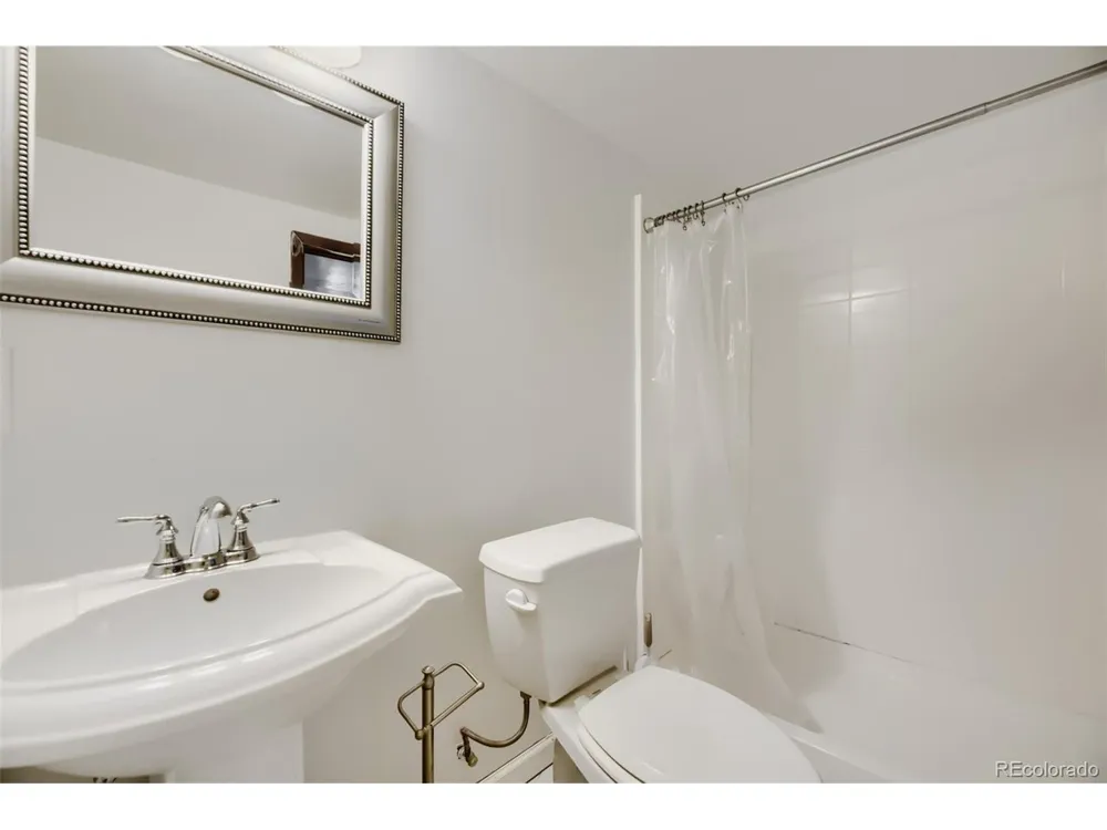 2446 S Vaughn Way #C Aurora, CO 80014