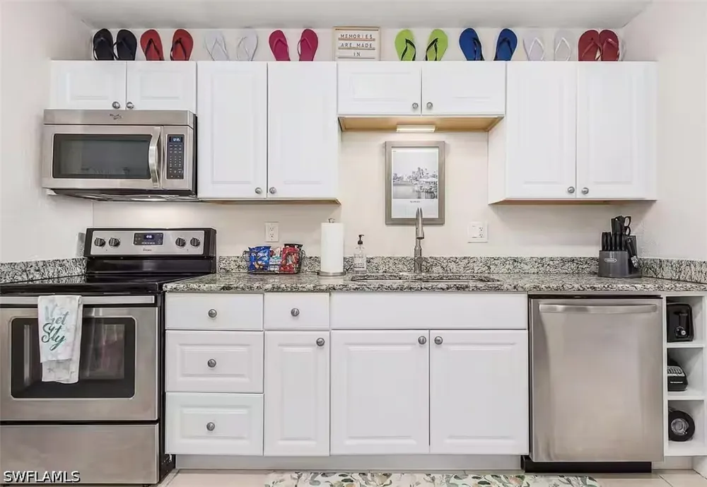 Estey Avenue Naples, FL 34104
