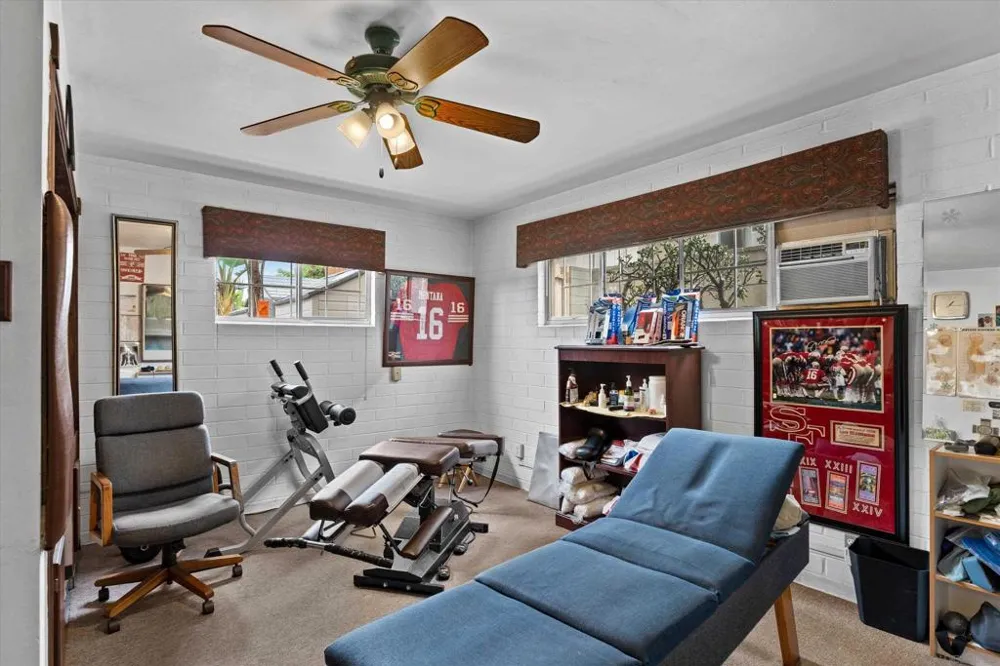 4062 Harney St San Diego, CA 92110