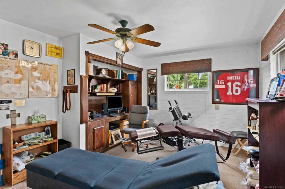 4062 Harney St San Diego, CA 92110