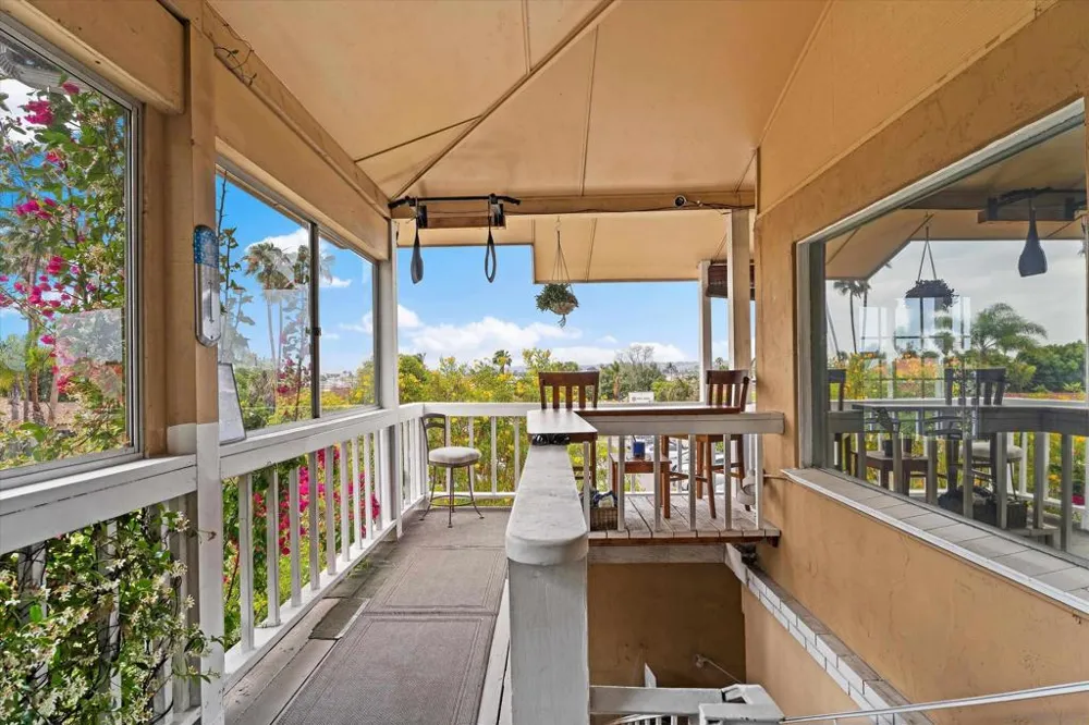 4062 Harney St San Diego, CA 92110