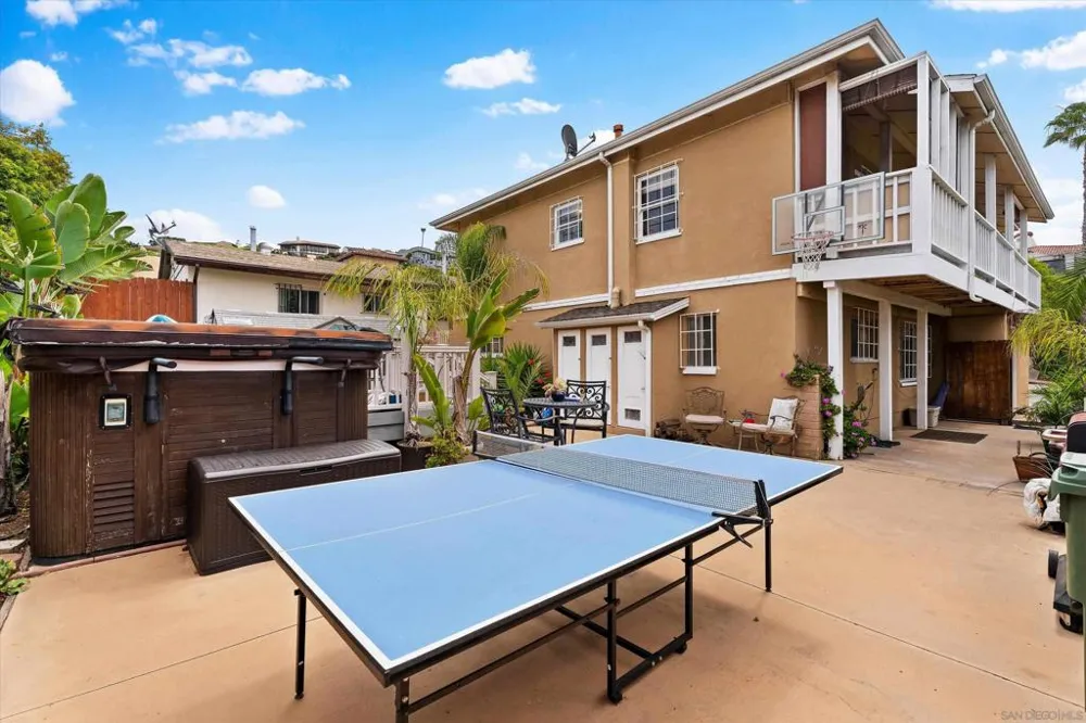 4062 Harney St San Diego, CA 92110