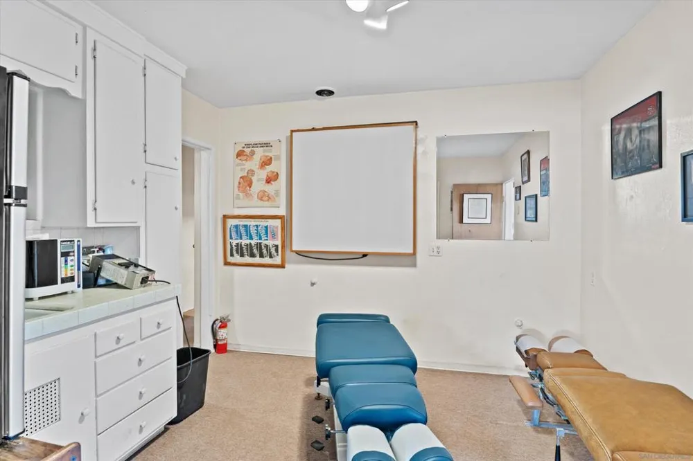 4062 Harney St San Diego, CA 92110