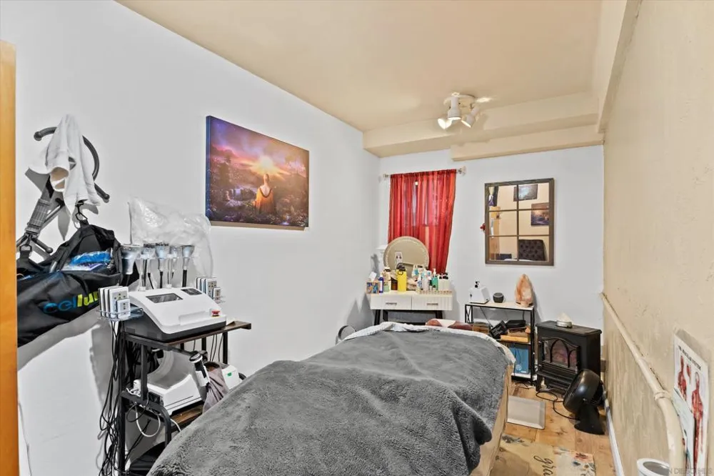 4062 Harney St San Diego, CA 92110