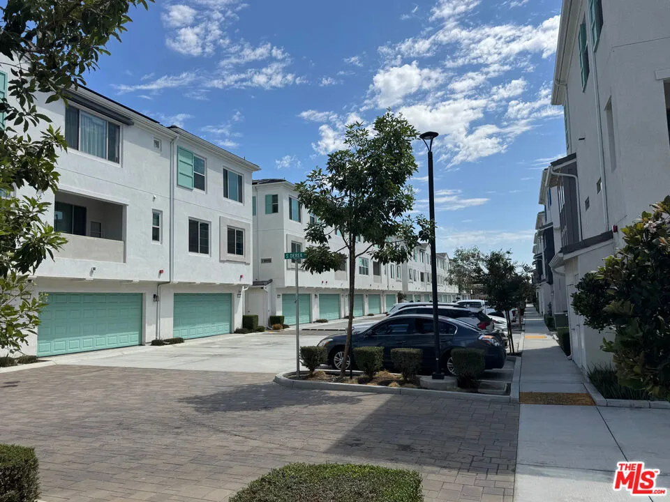 306 S Derek Lane La Habra, CA 90631