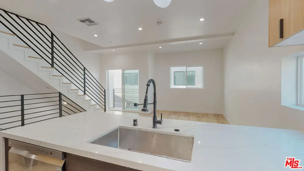 16012 Cantlay Street #1/2 Van Nuys, CA 91406
