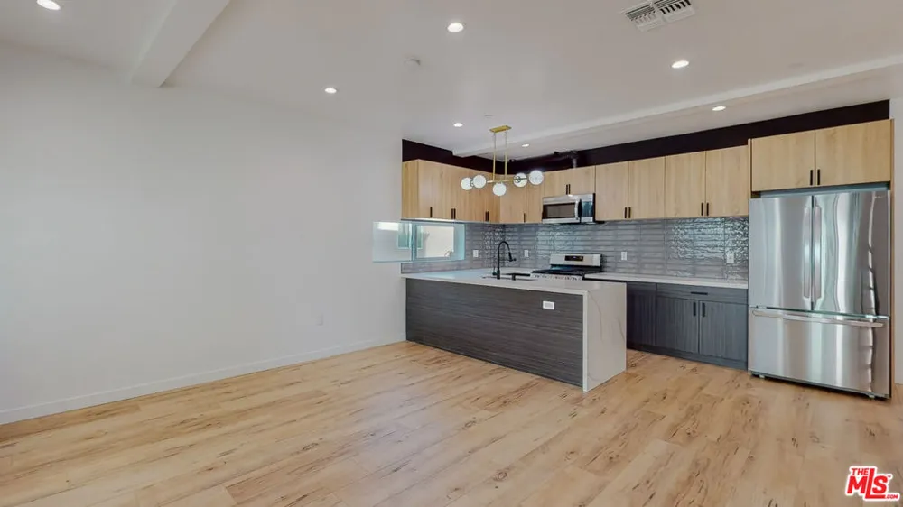 16012 Cantlay Street #1/2 Van Nuys, CA 91406