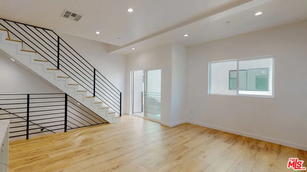 16012 Cantlay Street #1/2 Van Nuys, CA 91406