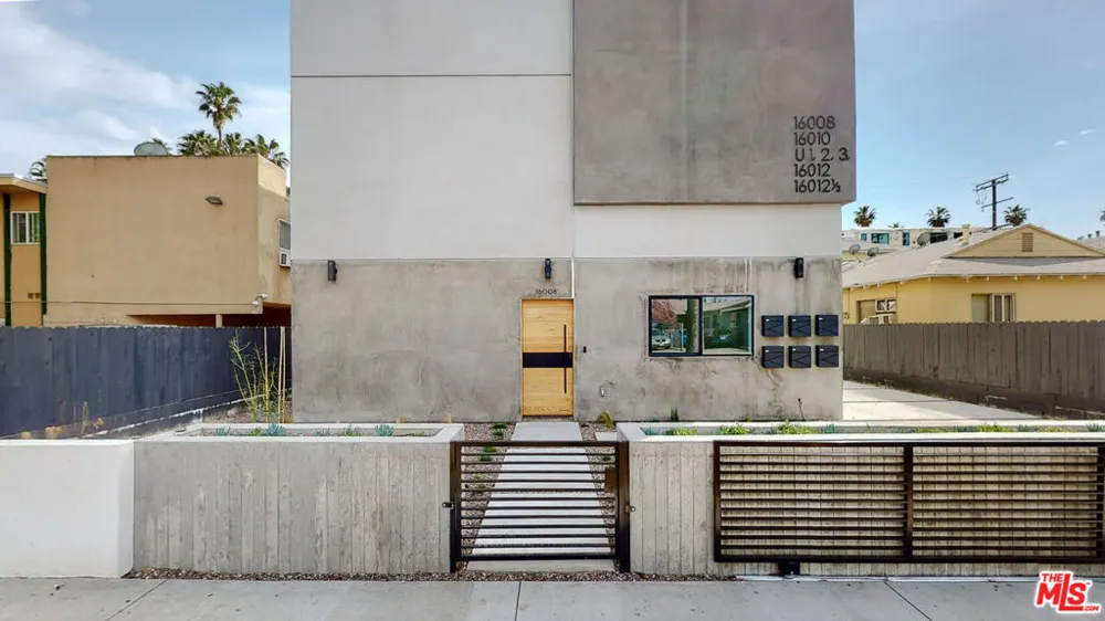16012 Cantlay Street #1/2 Van Nuys, CA 91406