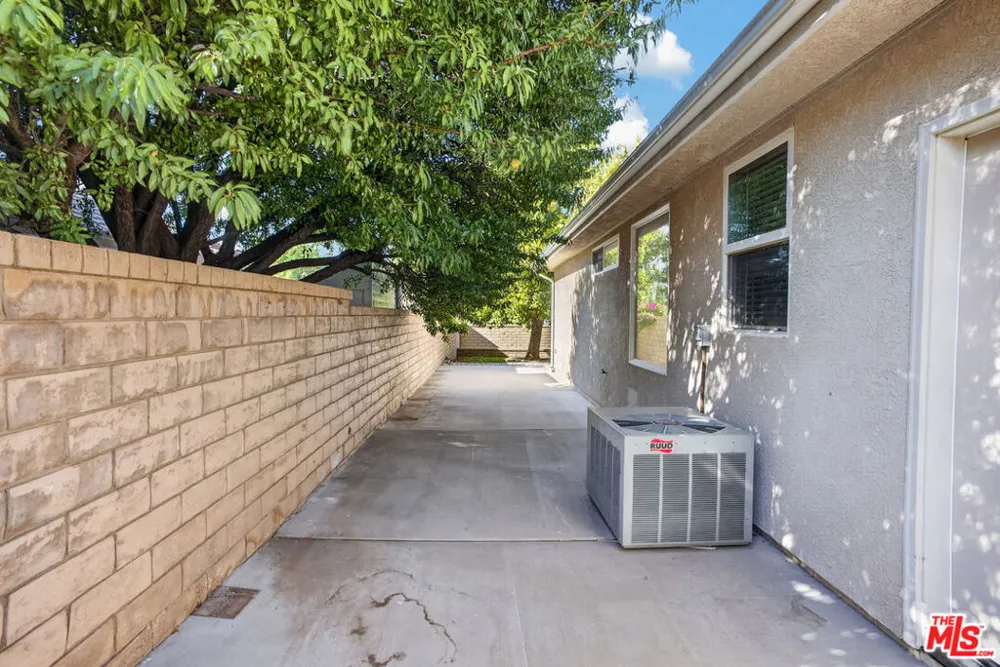 5713 Bulford Place Lancaster, CA 93536
