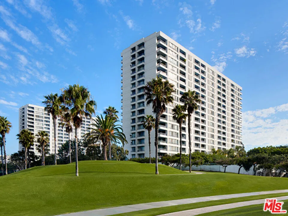 2700 Neilson Way #1103 Santa Monica, CA 90405