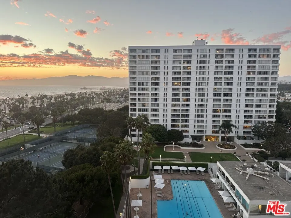 2700 Neilson Way #1103 Santa Monica, CA 90405