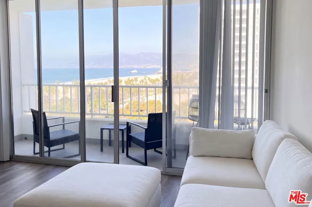 2700 Neilson Way #1103 Santa Monica, CA 90405