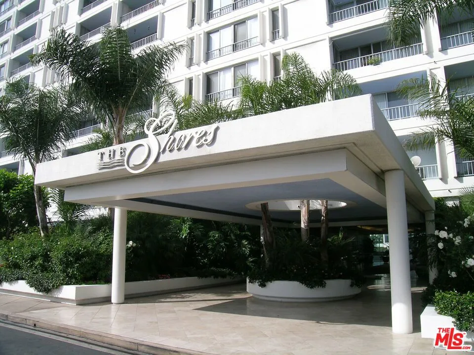 2700 Neilson Way #1103 Santa Monica, CA 90405