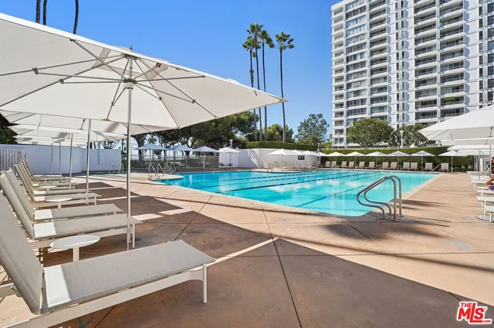 2700 Neilson Way #1103 Santa Monica, CA 90405