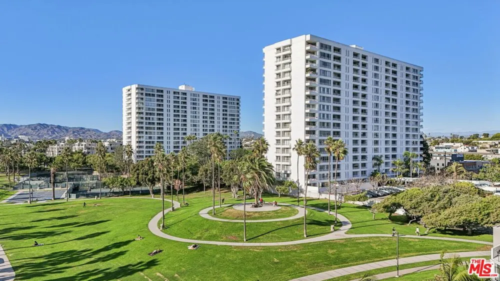 2700 Neilson Way #1103 Santa Monica, CA 90405