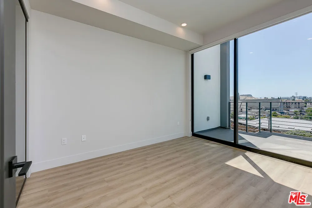 3833 Dunn #304 Culver City, CA 90232