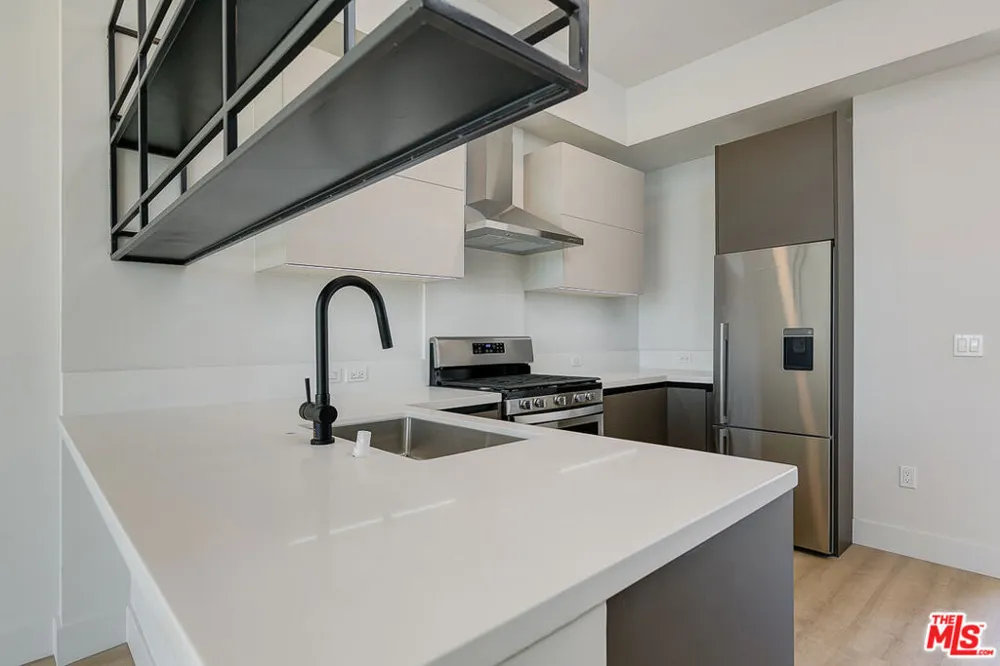 3833 Dunn #304 Culver City, CA 90232