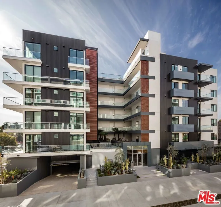 3833 Dunn #304 Culver City, CA 90232