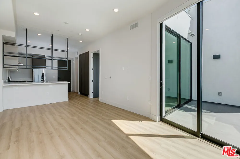 3833 Dunn #304 Culver City, CA 90232
