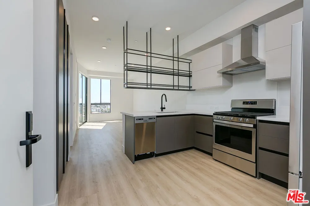 3833 Dunn #304 Culver City, CA 90232