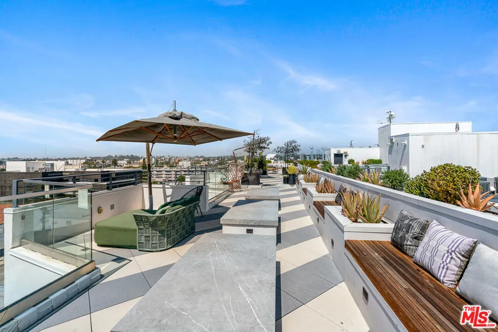 3833 Dunn #304 Culver City, CA 90232