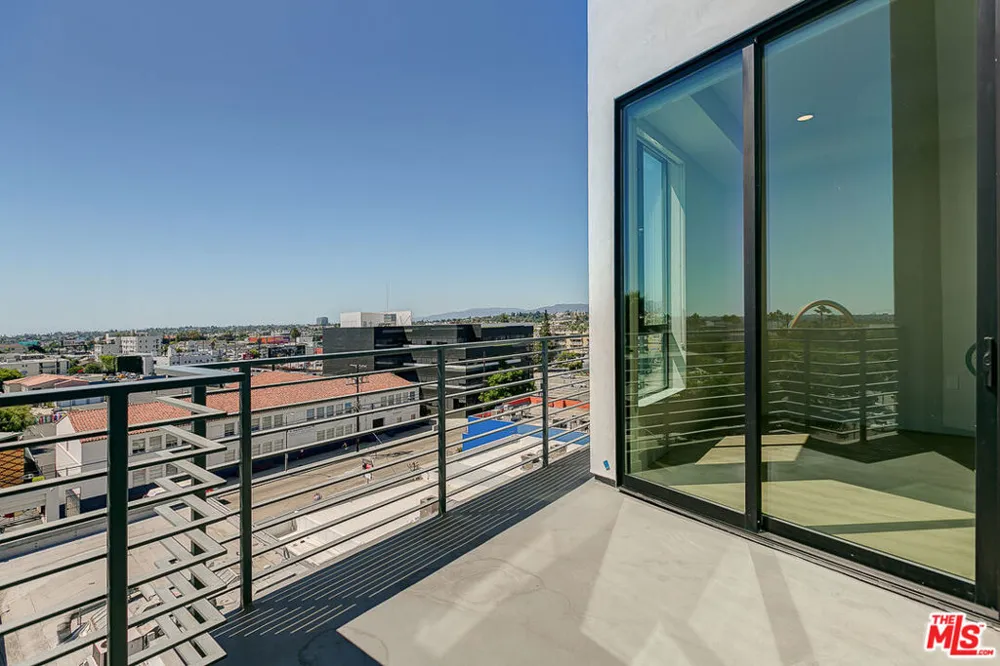 3833 Dunn #304 Culver City, CA 90232