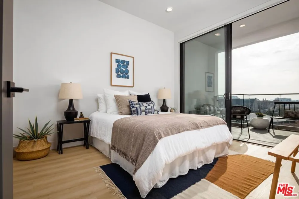 3833 Dunn #304 Culver City, CA 90232