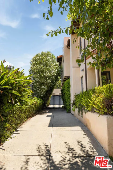 758 Almar Avenue Los Angeles, CA 90272