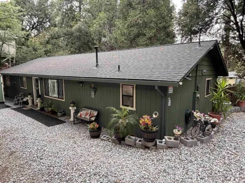 21999 Fallview