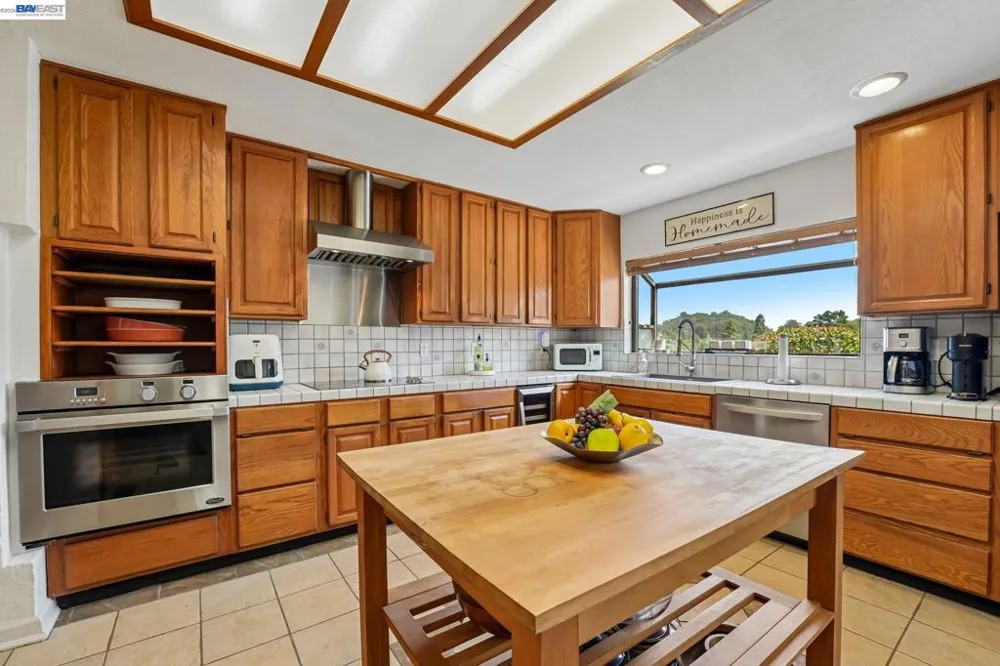 301 Joan Vista St El Sobrante, CA 94803