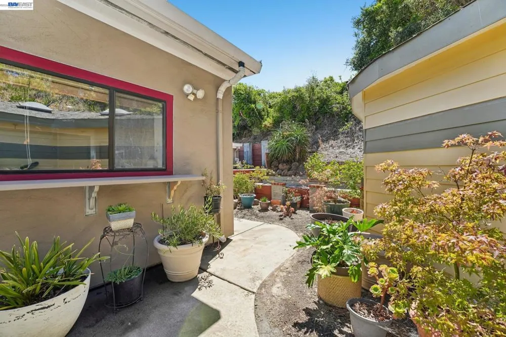 301 Joan Vista St El Sobrante, CA 94803