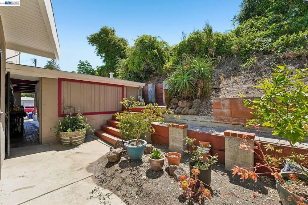 301 Joan Vista St El Sobrante, CA 94803