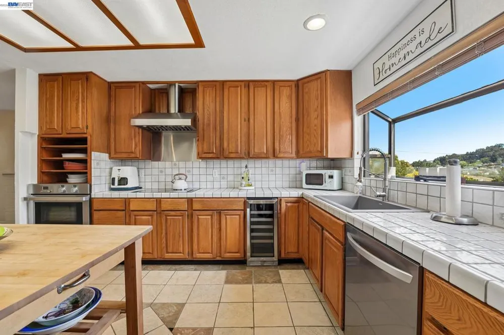 301 Joan Vista St El Sobrante, CA 94803