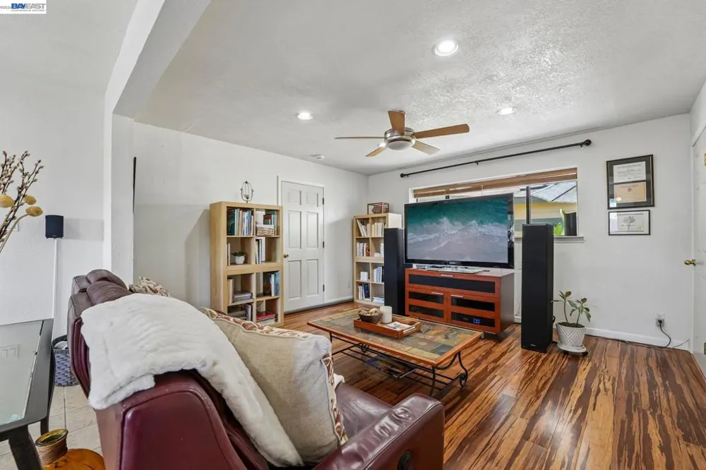 301 Joan Vista St El Sobrante, CA 94803