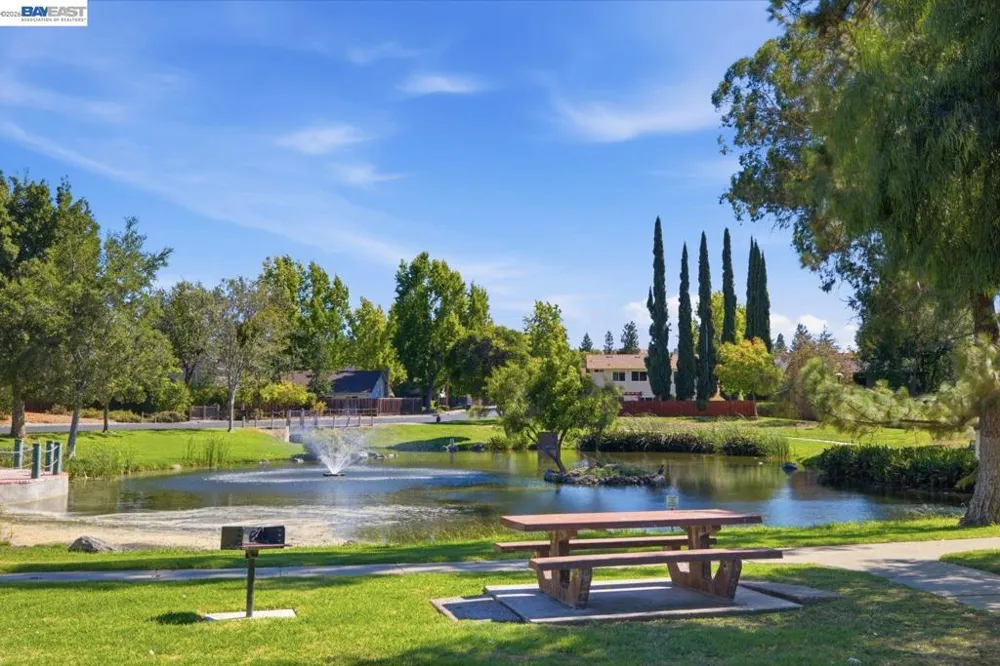 1305 Waterfall Way Concord, CA 94521