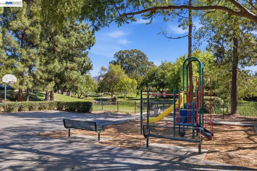 1305 Waterfall Way Concord, CA 94521