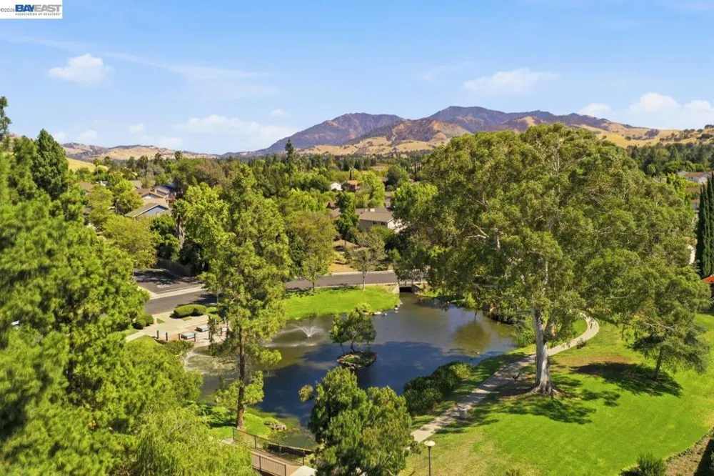 1305 Waterfall Way Concord, CA 94521