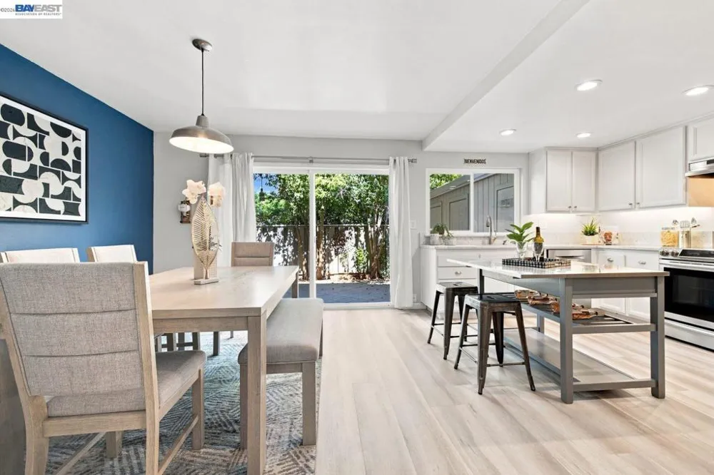 1305 Waterfall Way Concord, CA 94521